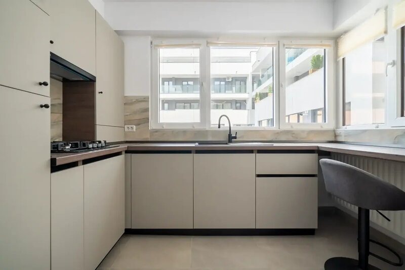 Nasaud 77, apartament 2 camere, mobilat cu designer, direct proprietar.